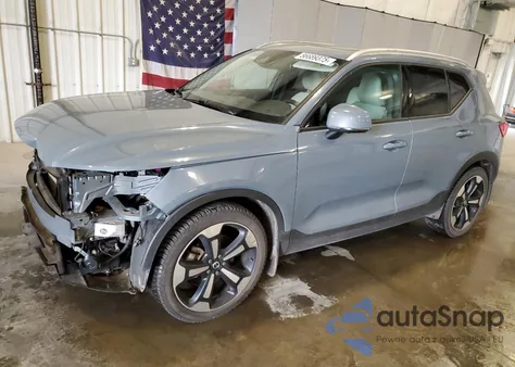 2021 Volvo Xc40 T5 Momentum z USA, uszkodzony, nr VIN YV4162UK4M2430275